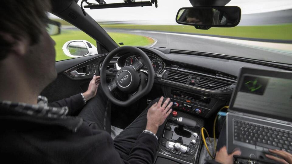 Autonómne Audi RS7 ide na okruh