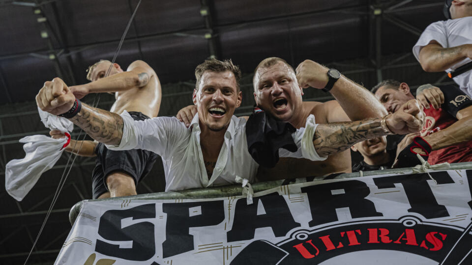 Na snímke Martin Škrtel v hľadisku počas druhého zápas 3. predkola Európskej konferenčnej ligy UEFA medzi FC Spartak Trnava a KKS Lech Poznań.