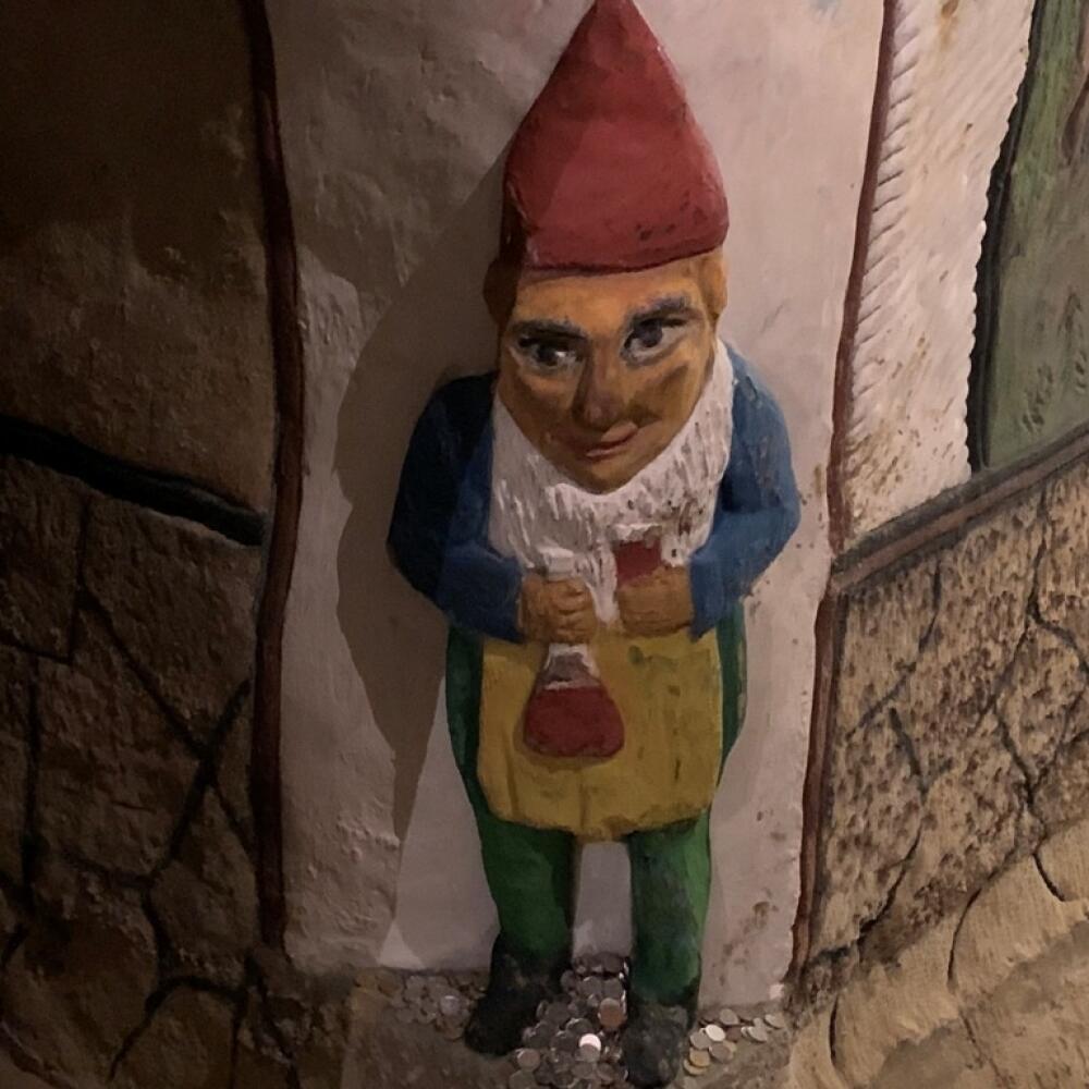 Šatov, Maľovaný sklep.