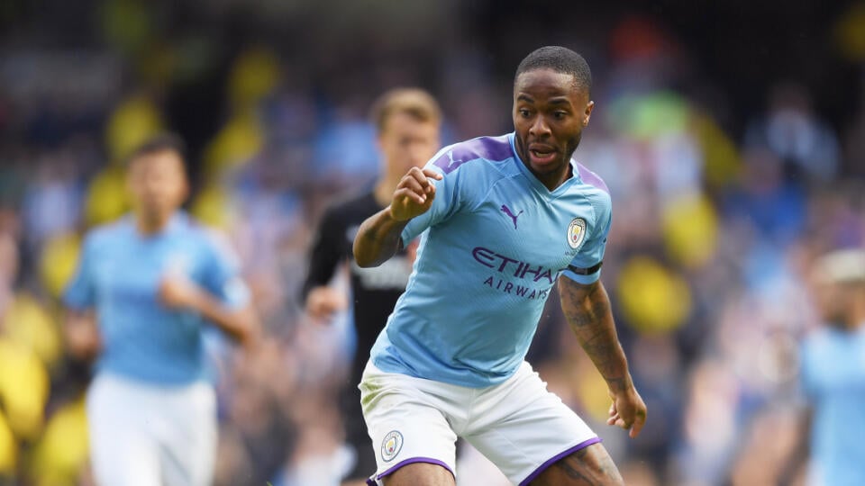 8. - Na čísle osem je Raheem Sterling. Anglická hviezda Raheem si získal svojimi výkonmi srdcia tisícok žien, nečudo teda, že je ôsmy najsledovanejší futbalista na porno stránke Pornhub.