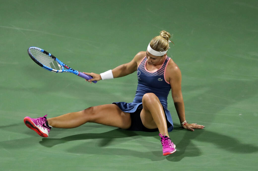 Vyhodila si z kopýtka! Slovenská tenistka Dominika Cibulková (29) prežíva sezónu ako z hororu. Zo šiestich odohratých zápasov vyhrala len jeden jediný v Dubaji proti Lare Arruabarrenovej. Ani táto slabá bilancia jej neprekáža, aby si aj pred zápasom nevyrazila na párty.