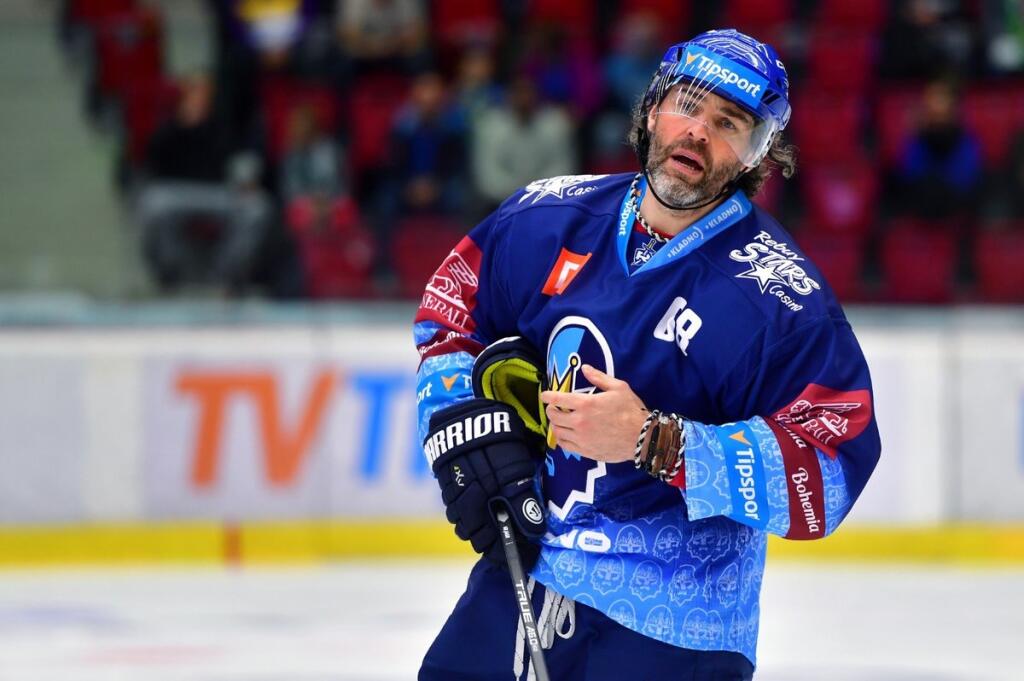 Svetoznámu hrivu českej hokejovej ikony Jaromíra Jágra (49) už nejaký ten piatok zdobia výrazné šediny.