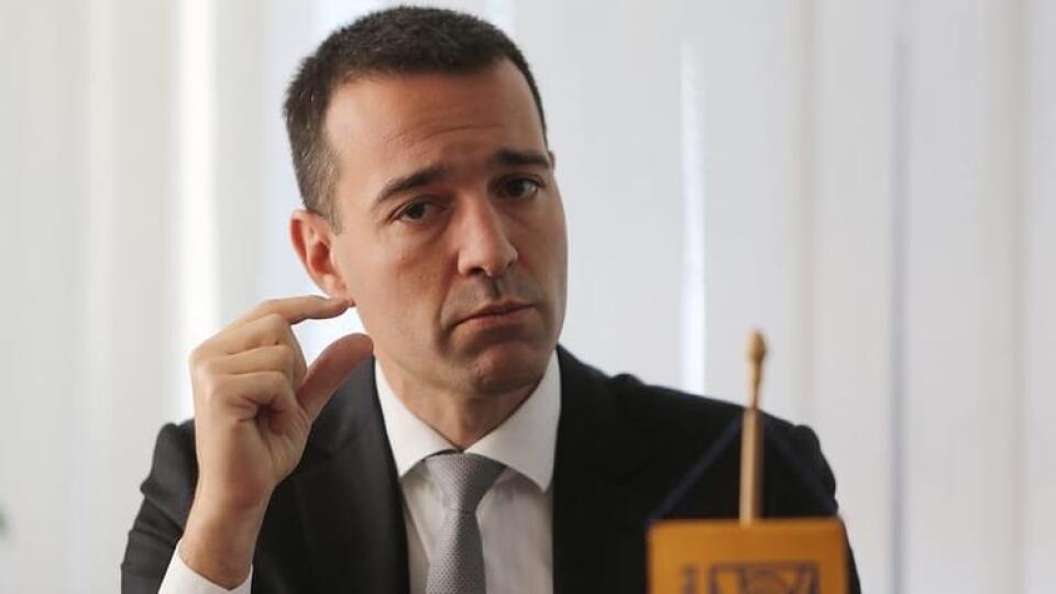 V súvislosti s postom ministra zdravotníctva sa najviac skloňuje meno súčasného šéfa Slovenskej pošty Tomáša Druckera.