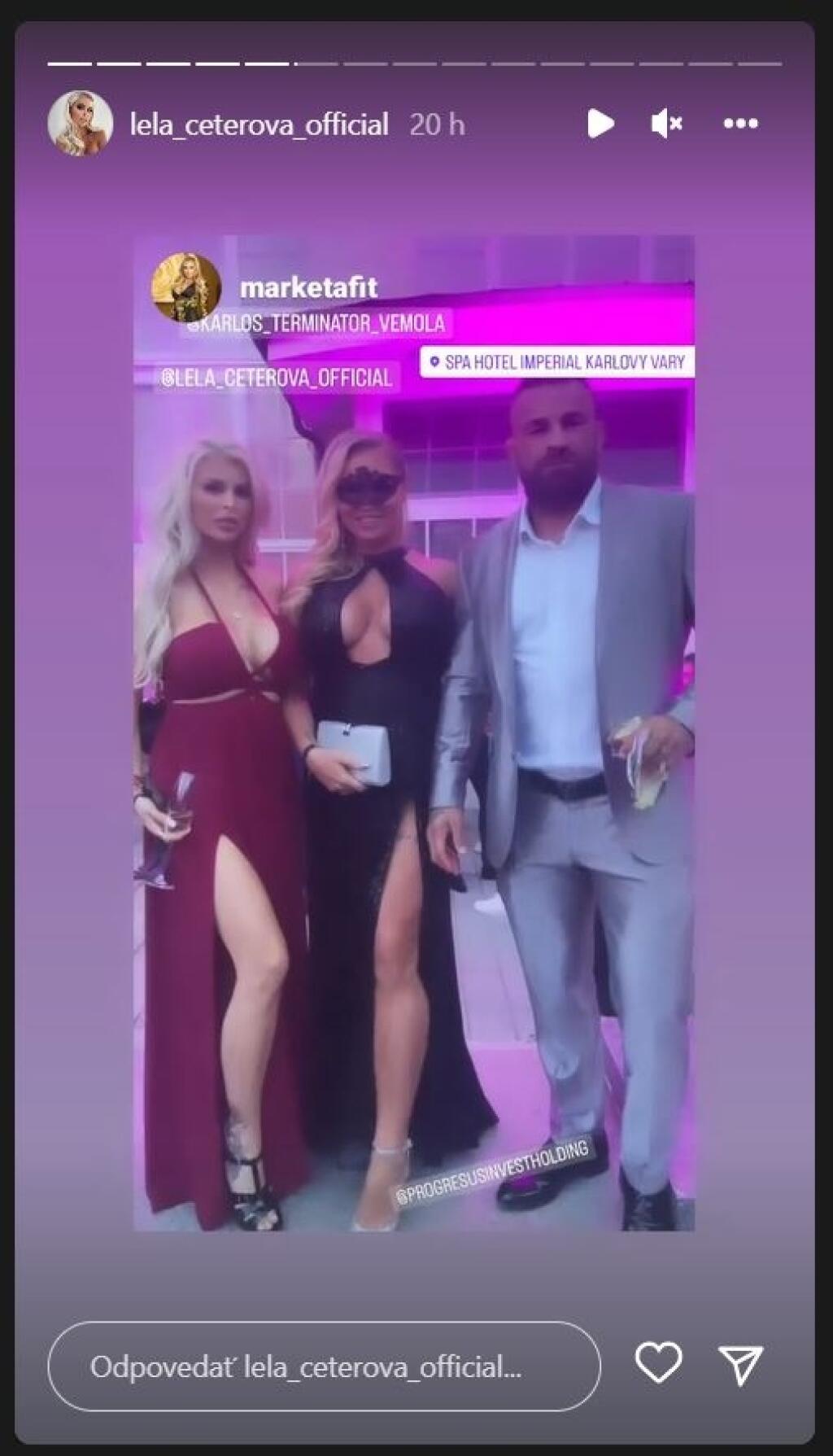Párik sa objavil na chvíľku na večernej párty na festivale v Karlových Varoch. Slovenská playmate už tradične zaujala outfitom, v ktorom hrali hlavnú úlohu jej obrovské prsia.