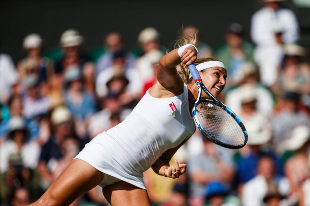 Dominika Cibulková nepútala na Wimbledone pozornosť len dobrými výkonmi, ale aj krátkymi šatôčkami. Tie, bohužiaľ, odkrývali viac ako sa dalo.