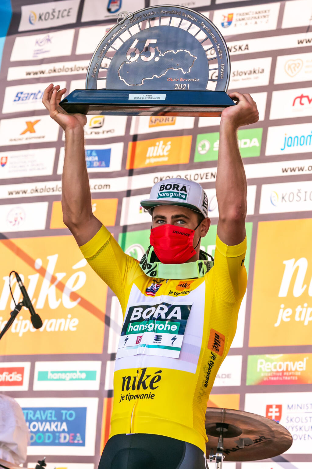 Uvidíme Tour de France opäť s prísnymi obmedzeniami? Nie je vylúčené, že nadšení fanúšikovia sa k cyklistom takto blízko nedostanú.