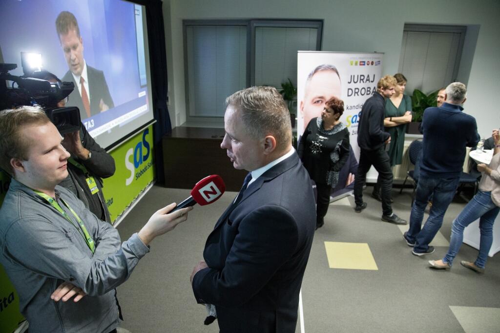 Kandidát na post predsedu BSK Juraj Droba počas čakania na výsledky volieb do VÚC