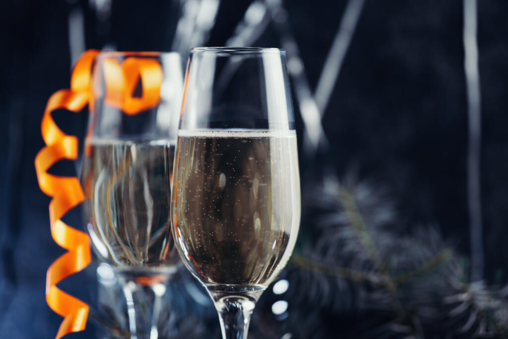Ak sa niekto nakazil a konzumuje aj v menšom množstve alkohol, potom priebeh ochorenia bude ťažší, varuje odborník.