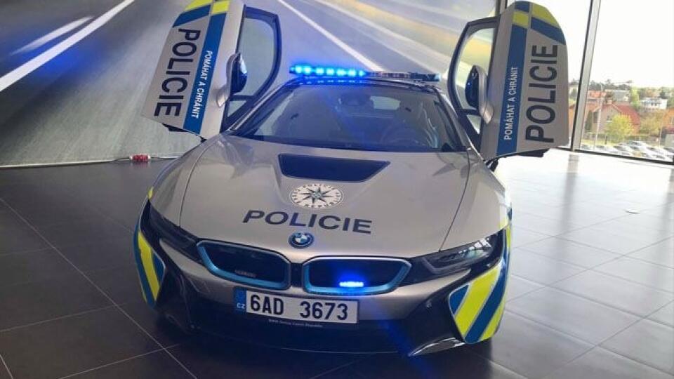 Policajné BMW i8 