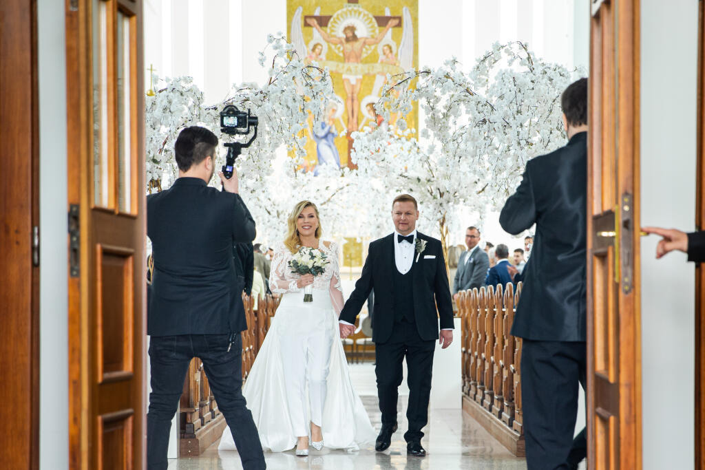 Svadba Gabriely Drobovej a Karola Rumana v Bratislave. Na snímke Gabriela Drobová a Karol Ruman.