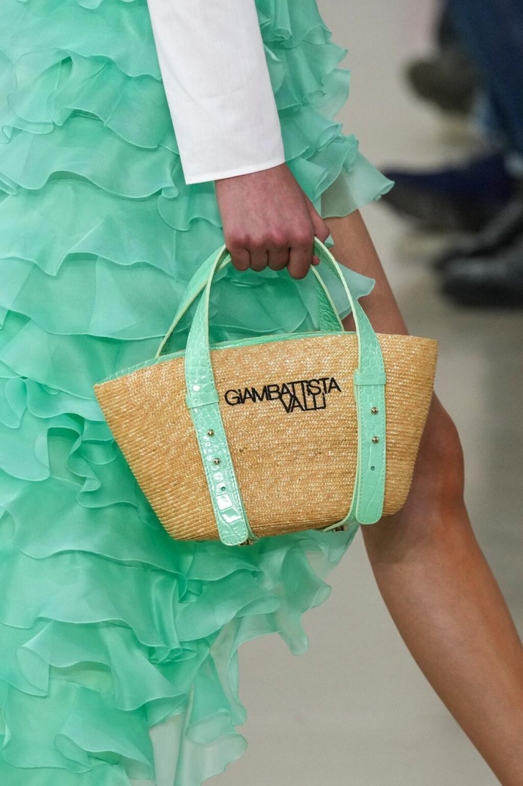 Giambattista Valli kolekcia jar/leto 2022.