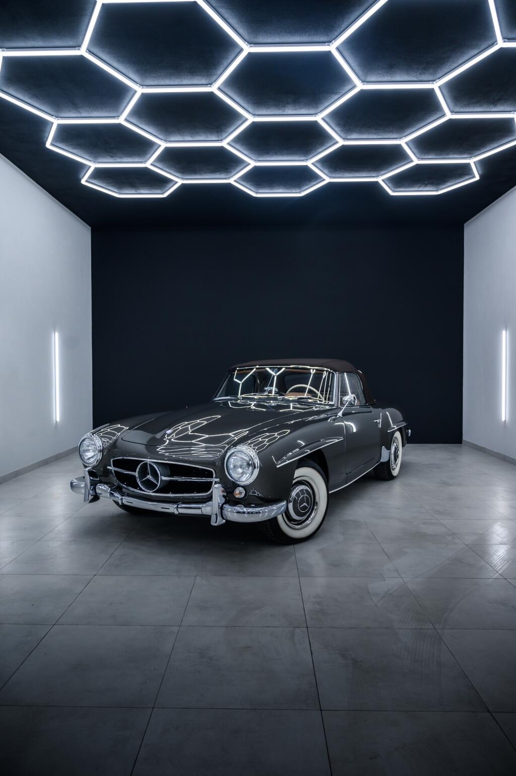 Mercedes Benz 190 SL s keramikou