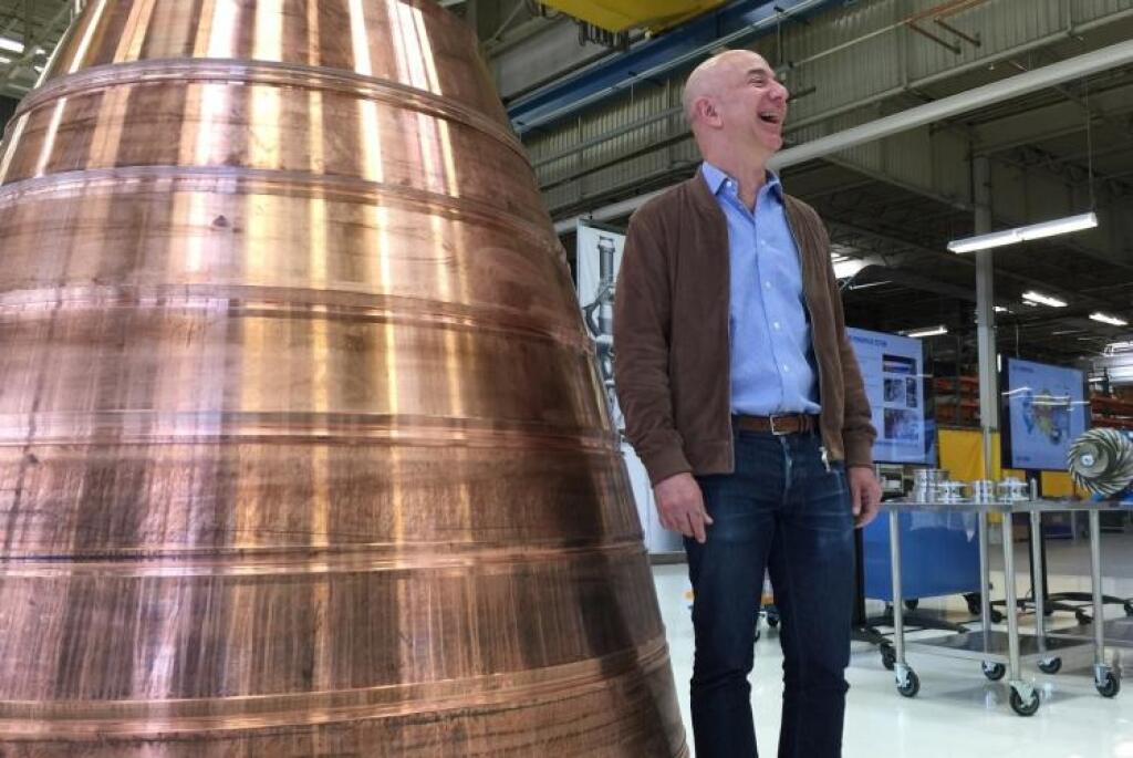 Bezos spravil z Amazonu najväčší e-shop, Amazon spravil z Bezosa miliardára