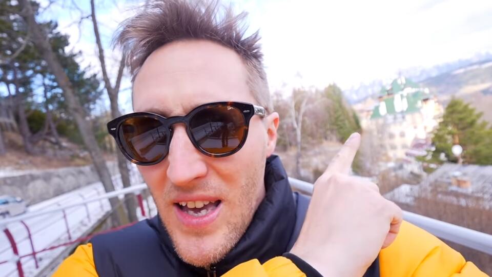 Sajfa je známy svojím uštipačným humorom, no videom, kde si robí žarty z koronavírusu, to už prehnal.