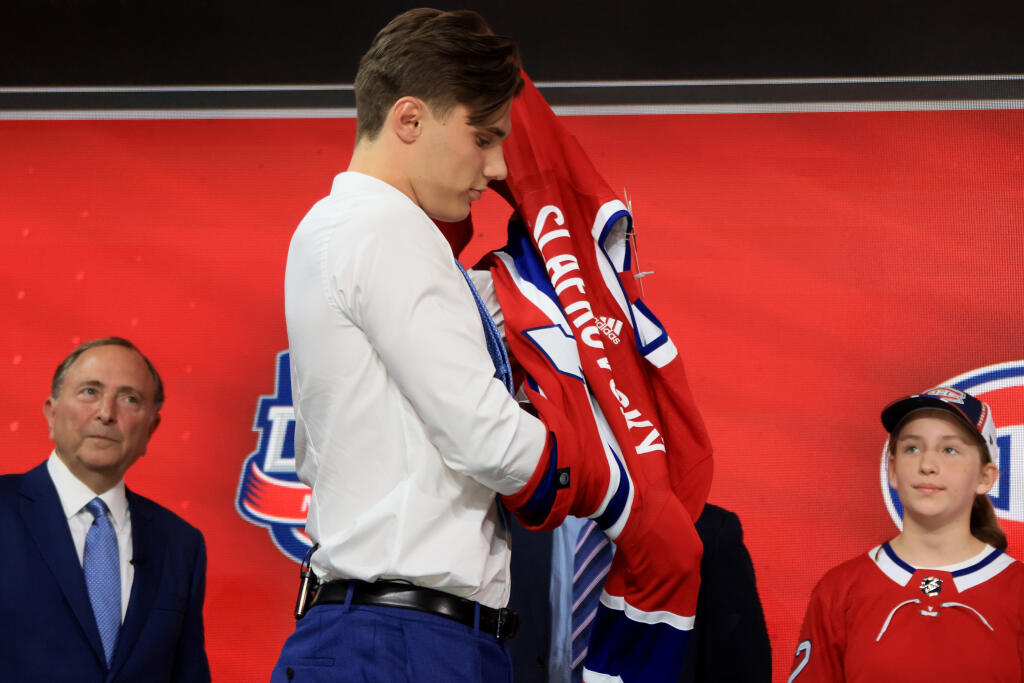 Juraj Slafkovský po drafte v drese Montrealu Canadiens.