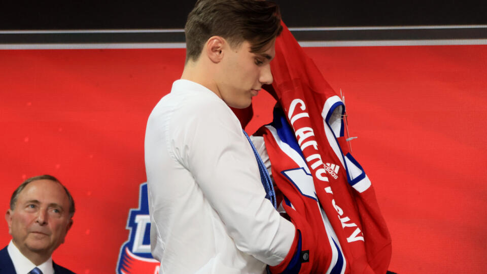 Juraj Slafkovský po drafte v drese Montrealu Canadiens.