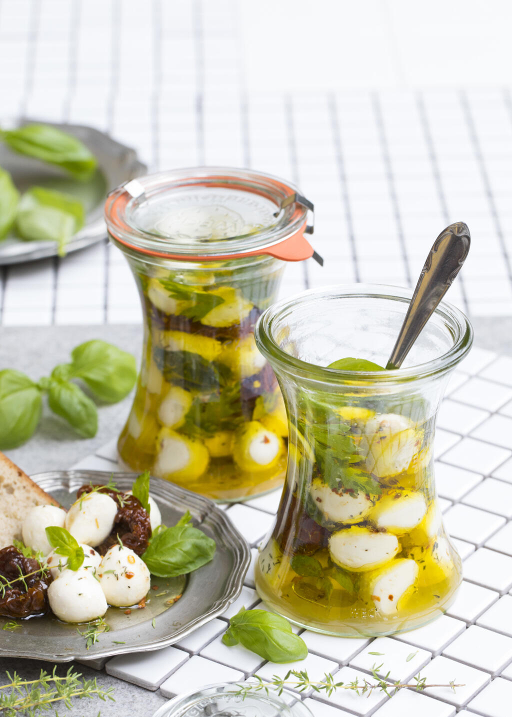 Mozzarella s bylinkami a čili