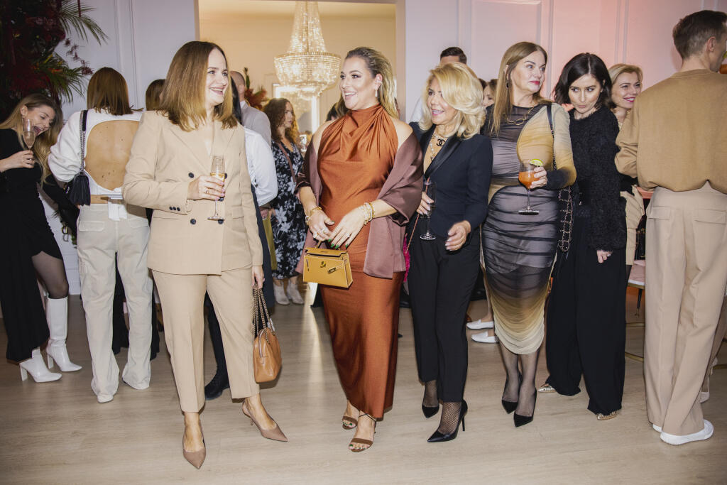 Na snímke Katarína Cibulková, Dominika Navara Cibulková, Monika Beňová a Zuzana Kubovčíková Šebová počas párty pri príležitosti piateho výročia založenia kliniky ENVY.