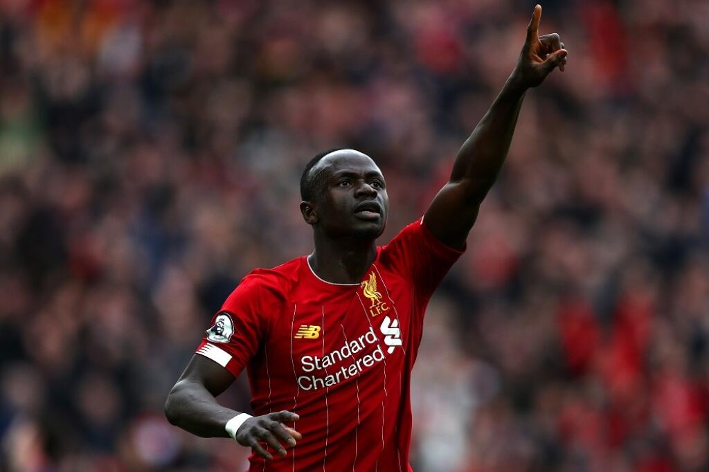 10. Sadio Mane o 30 mil. eur (zo 150 mil. na 120 mil.) – Hráč FC Liverpool má za sebou pôsobivú sezónu. Odohral 47 zápasov a vsietil 22 gólov. Za pokles jeho ceny môže koronavírus, ale nie príliš najpresvedčivejšie výkony v novom ročníku Premier League.