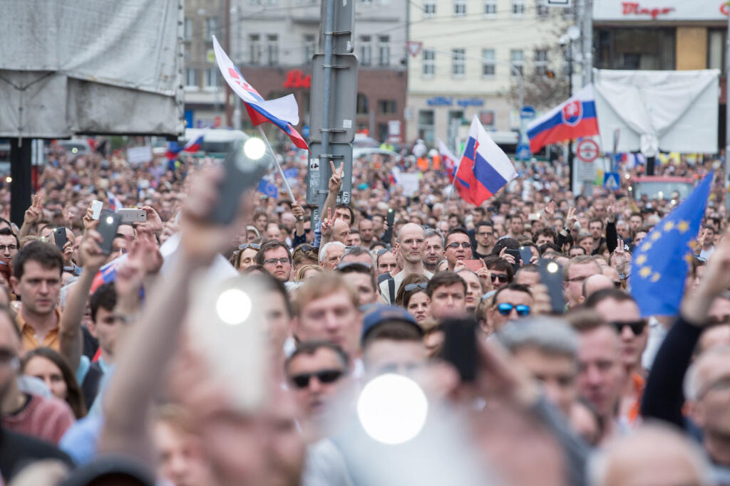 Na protest za slušné Slovensko prišlo 15. apríla v Bratislave okolo 35-tisíc ľudí