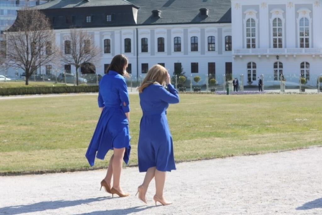Petra Vlhová a prezidentka Zuzana Čaputová sa spoločne prešli aj po záhrade.