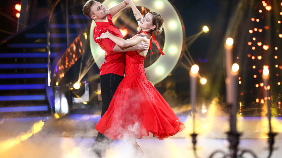 5.kolo tanečnej súťaže celebrít Lets Dance vysielané naživo z Bratislavskej Incheby. Na snímke Emma Drobná a Filip Buránsky
