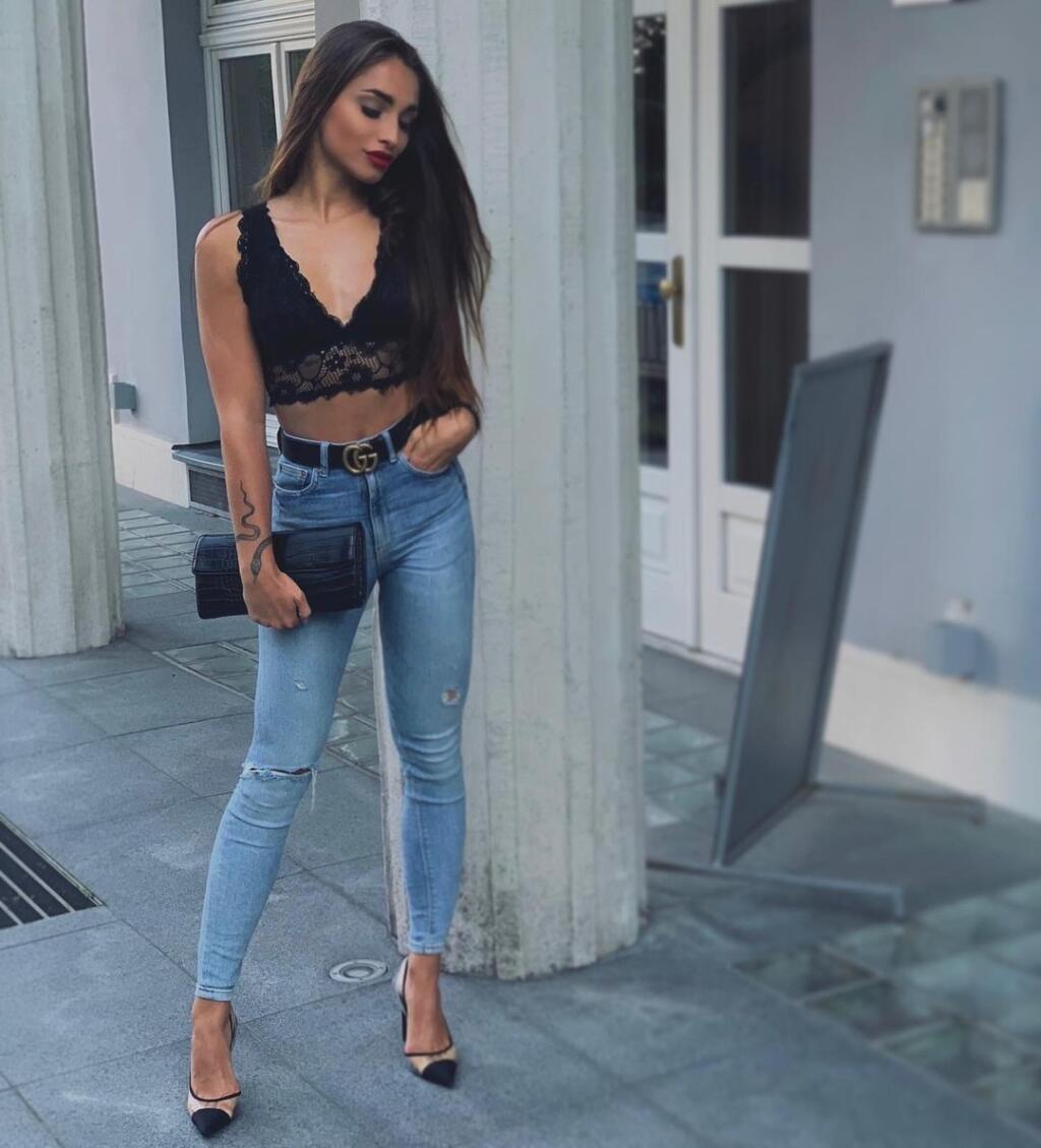 Sexi Sophia Kořinková sa nebojí ani odvážnejších záberov.
