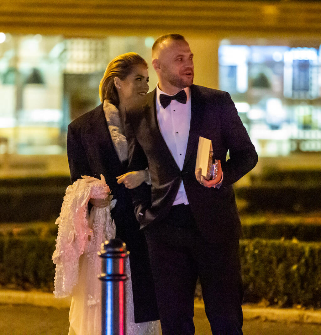 Ivana Gáborík si musela pridržiavať vlečku, aby si ju nepošliapala.