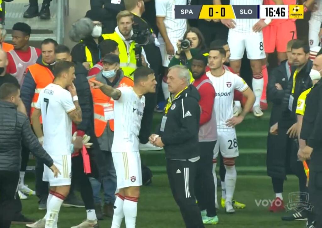 Škrtel sa dostal do slovnej výmeny aj s lekárom Slovana Romanom Križanom.