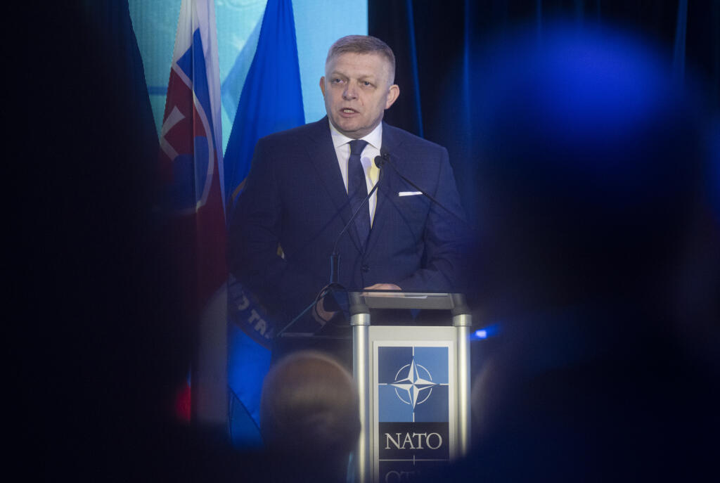 Na snímke premiér SR Robert Fico (Smer-SD) počas príhovoru na sympóziu NATO - strategického politicko-vojenského podujatia v Bratislave 12. novembra 2024. FOTO TASR - Martin Baumann