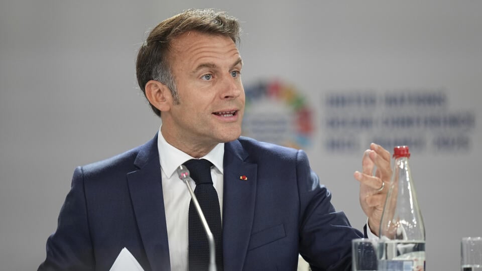 JB 32 Nice - Francúzsky prezident Emmanuel Macron
French President Emmanuel Macron gestures as he speaks during the opening of the third UN Ocean Conference in Nice, French Riviera, Monday, June 9, 2025. (AP Photo/Laurent Cipriani, Pool)