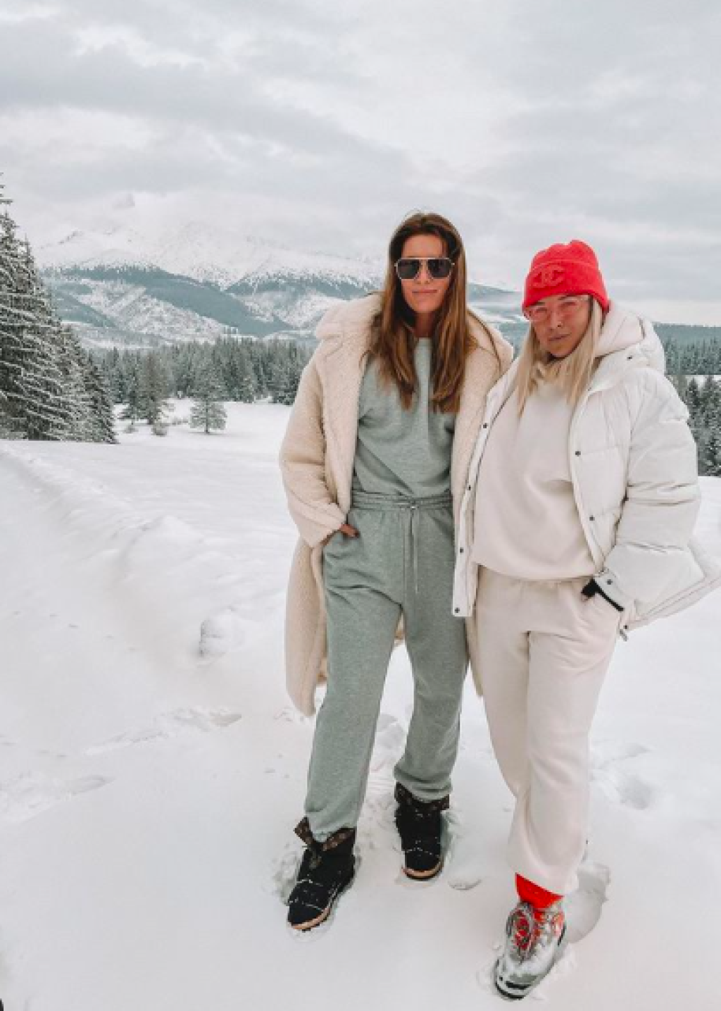 Neskôr Dominika zdieľala ďašie zábery, na ktorých je s jednou s jej najlepších kamarátok Barborou Franekovou, ktorá im robila spoločnosť