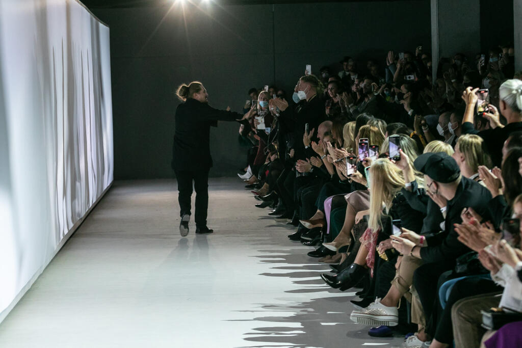 Kolekcia Narcissus dizajnéra Borisa Hanečku na Fashion LIVE! 2021.