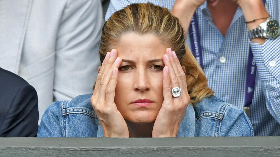 Keď Mirka povzbudzovala Rogera na turnajoch, na rukách sa jej pravidelne ligotal obrovský prsteň.