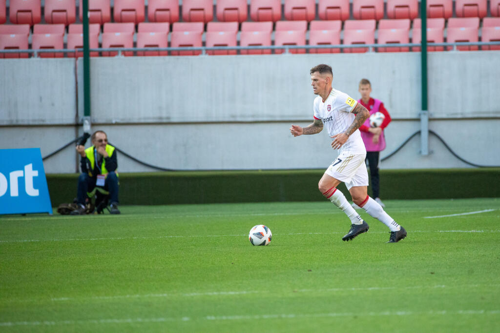 Na snímke je Martin Škrtel počas svojho debutu v drese Spartaka Trnava.