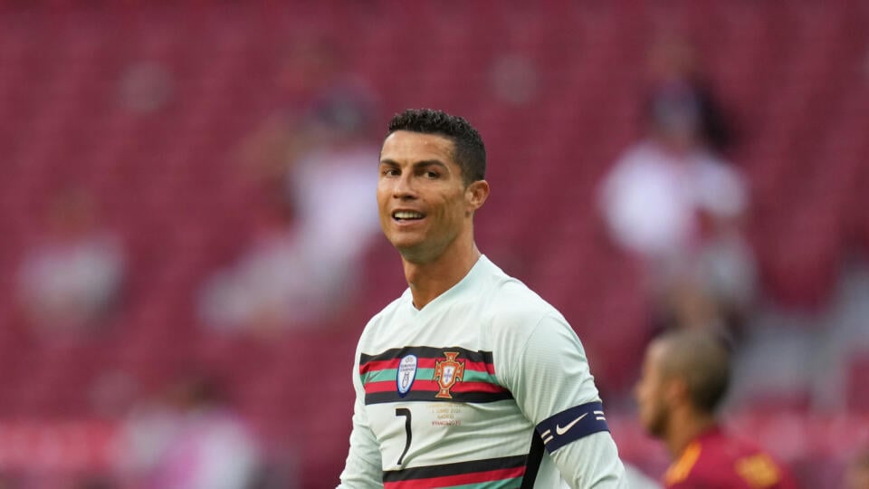 EBE 38 Madrid - Na snímke portugalský útočník Cristiano Ronaldo v priateľskom medzištátnom futbalovom zápase Španielsko - Portugalsko v Madride 4. júna 2021. FOTO TASR/AP

Portugal's Cristiano Ronaldo reacts during the international friendly soccer match between Spain and Portugal at the Wanda Metropolitano stadium in Madrid, Spain on Friday June 4, 2021. (AP Photo/Manu Fernandez)