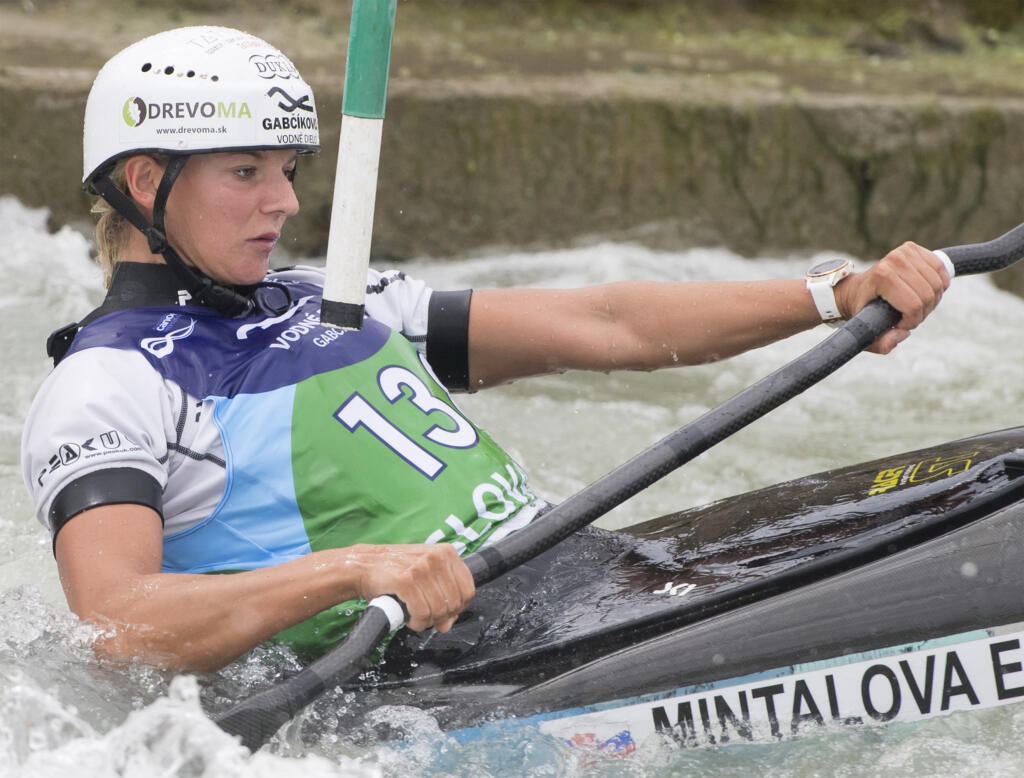 Slováci majú istotu účasti medzi mužmi v C1 a K1, v ženskej súťaži splnili