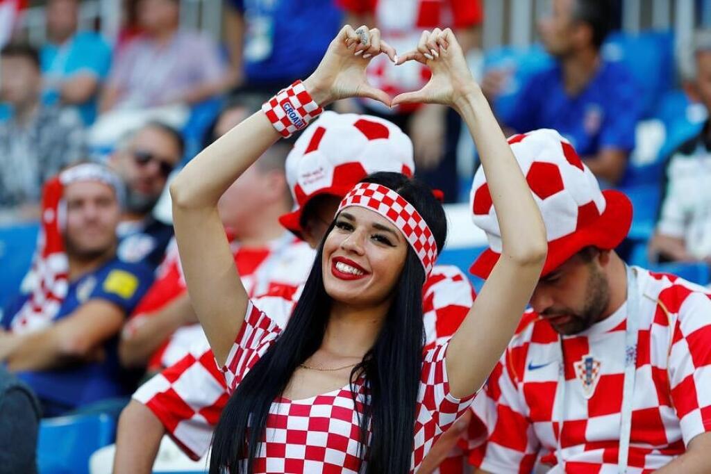 Ivana rovnako pred štyrmi rokmi, tak aj teraz pricestovala na šampionát. Tentokrát však do Kataru. Vedieť o tom dávala už deň pred zápasom, keď zverejnila záber na Instagrame. A sama dúfa, že bude môcť fandiť Chorvátom na šampionáte až do posledného dňa turnaja. Už pri vstupe na štadión Al Bayt, kde Chorváti hrali proti Maročanom, pútala veľkú pozornosť.