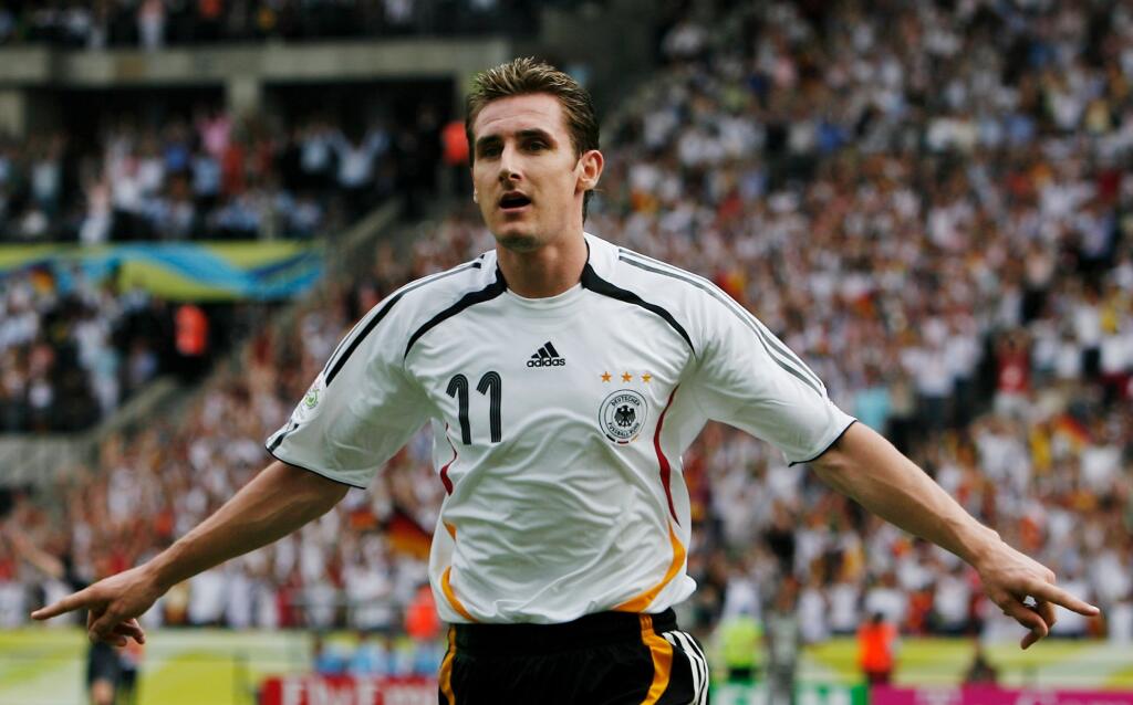 Miroslav Klose (Nemecko, 5 gólov na MS 2006) - Je to historicky najlepší strelec MS, dokopy strelil na svetových šampionátoch šestnásť gólov. Vyučený tesár išiel na ihrisku príkladom nielen výkonmi a gólmi, ale aj správaním. Počas kariéry obdržal niekoľko cien fair play. Po aktívnej kariére sa vrhol na trénovanie. Dnes vedie rakúsky prvoligový Altach.