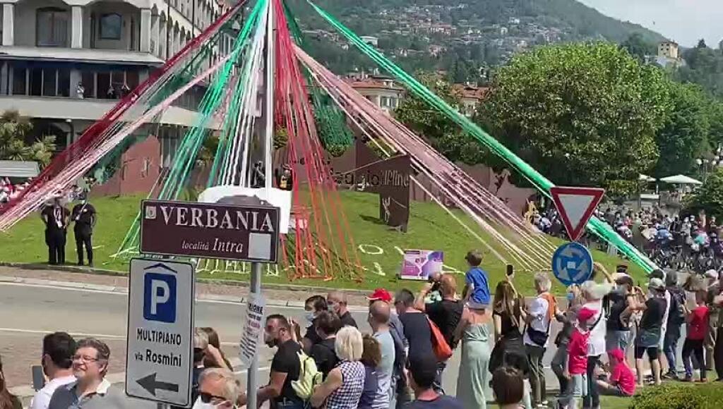 V 20. etape Giro d'Italia triumfoval Caruso, Bernal má pred časovkou náskok necelé dve minúty