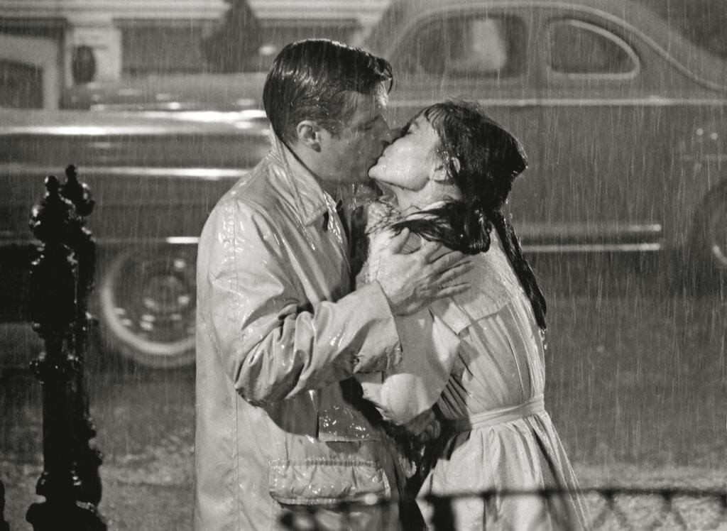 Audrey Hepburnová a George Peppard vo filme Raňajky u Tiffanyho.