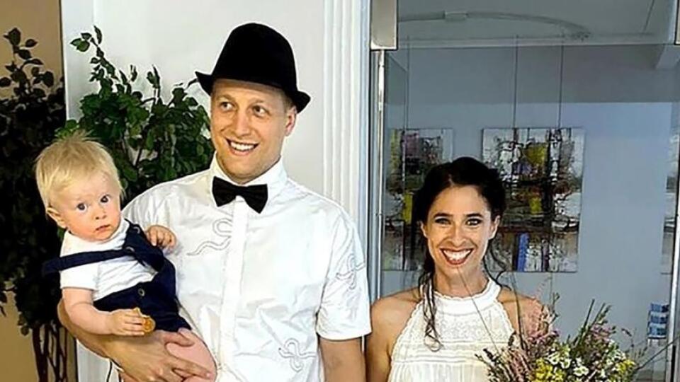 FINAL MARRIAGE Zuzana and Juraj said yes a year ago in August.  The actress allegedly had a dress for only thirty euros and a meadow bouquet.