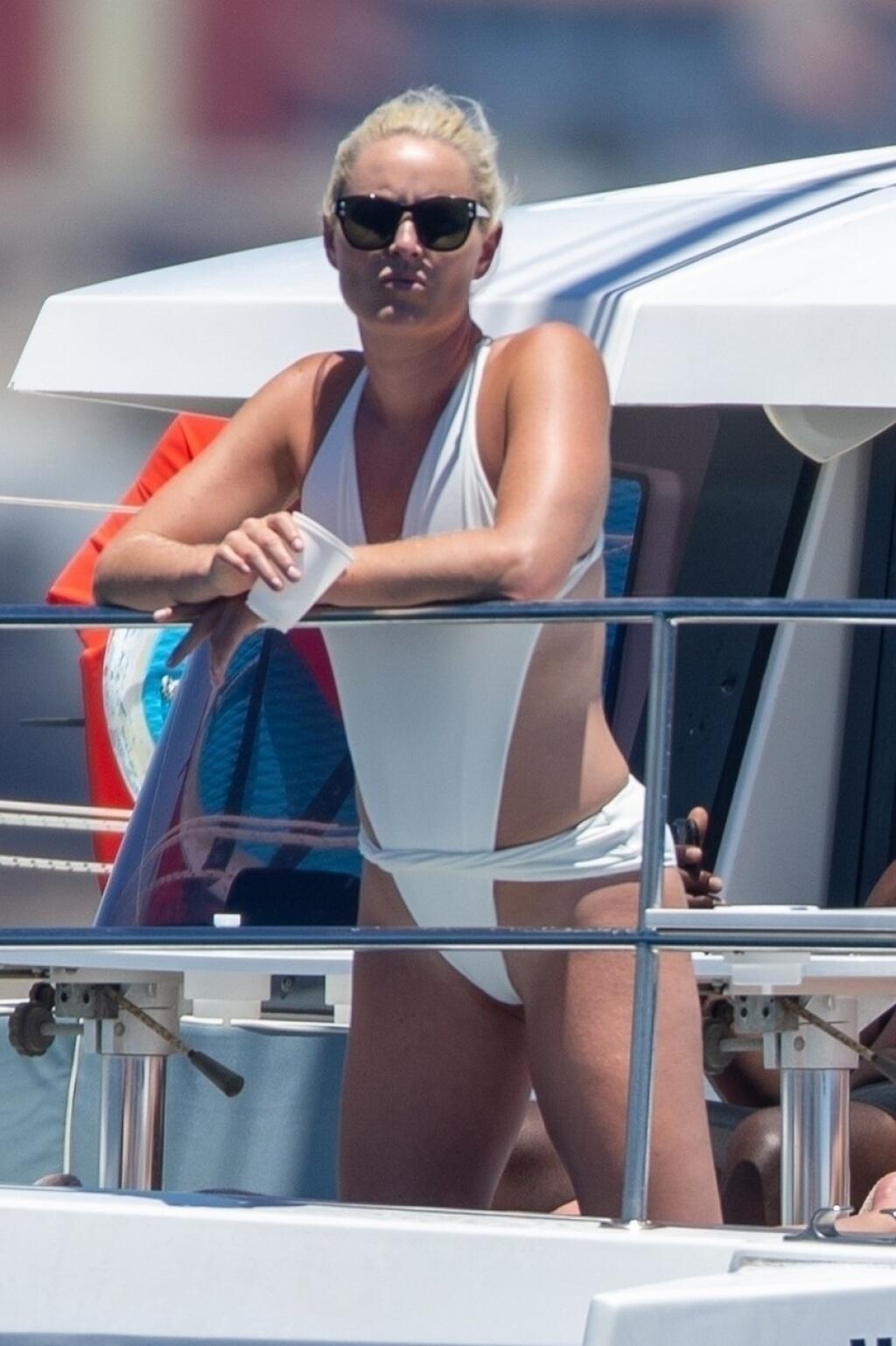 *EXCLUSIVE* Lindsey Vonn shows off her Olympian physique in a white-hot swimsuit