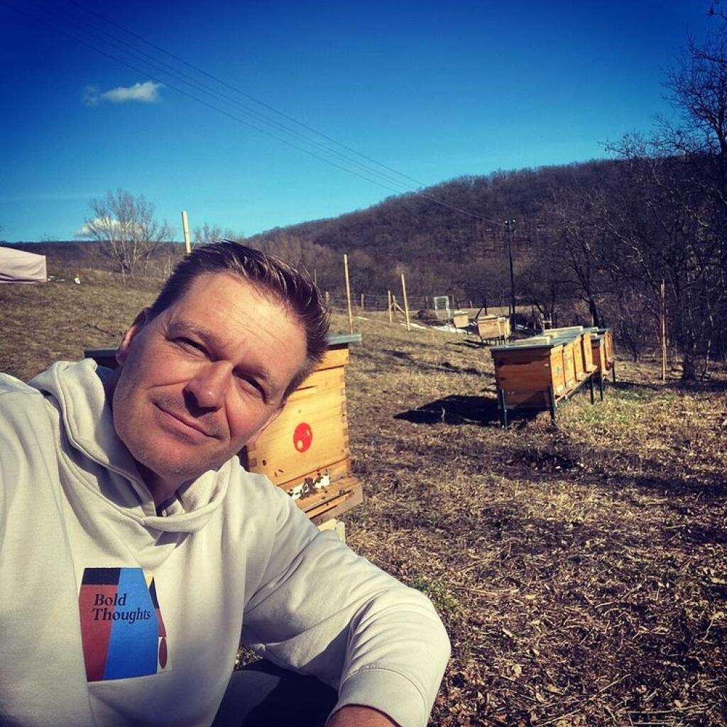 Martin Nikodým sa zaľúbil do včiel.