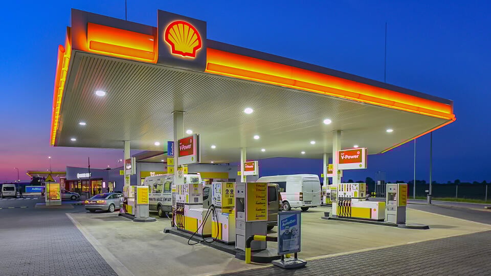 Warsaw,poland-september,15,2018:shell,Fuel,And,Gas,Station.shell,,Is,A,British-dutch,Oil