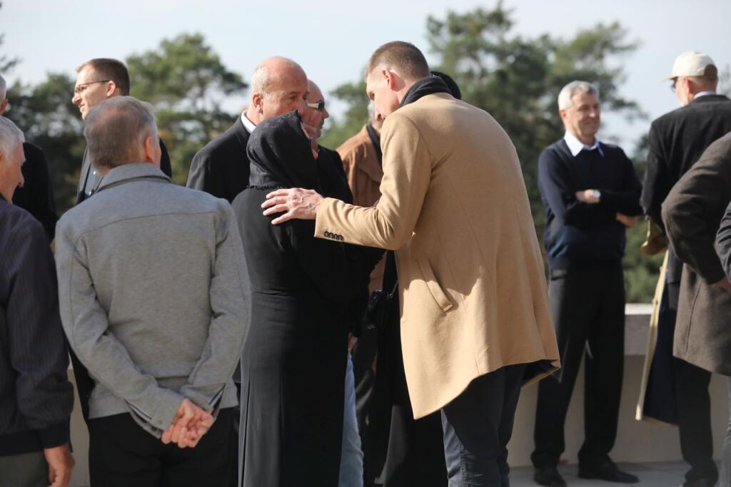 Legendárnemu basketbalistovi Stanislavovi Kropilákovi dali posledné zbohom v bratislavskom krematóriu.