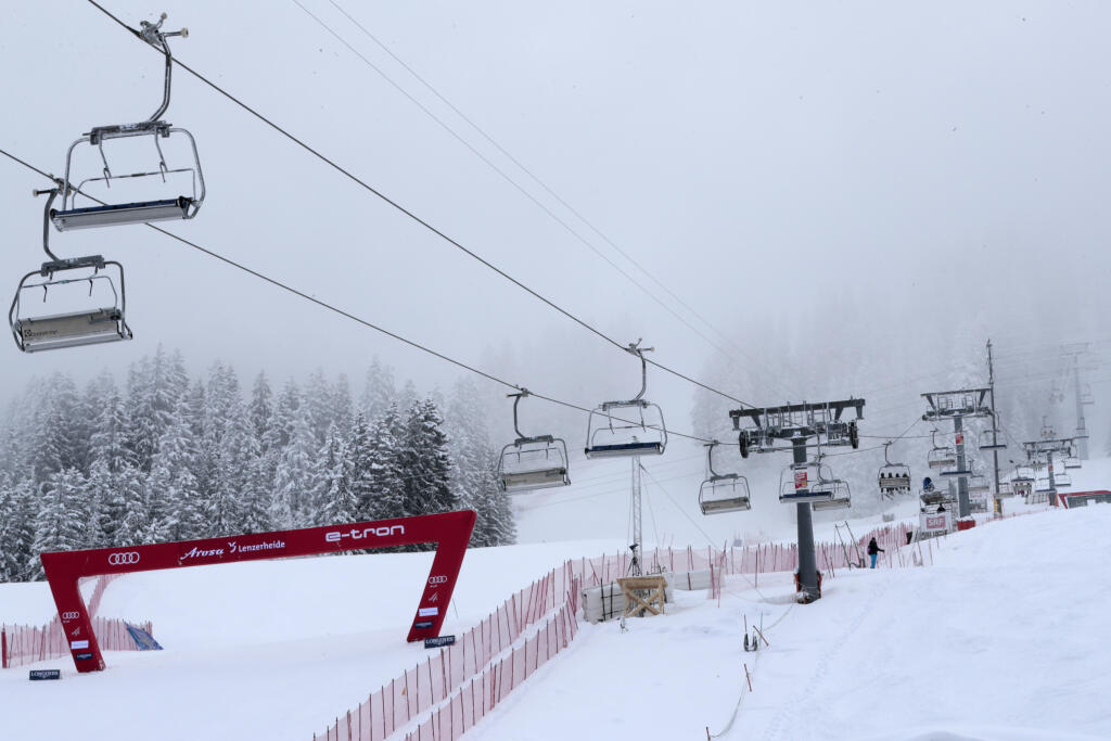 Počasie nedovolilo zorganizovať Super-G. Hustá hmla spôsobovala zlú viditeľnosť.