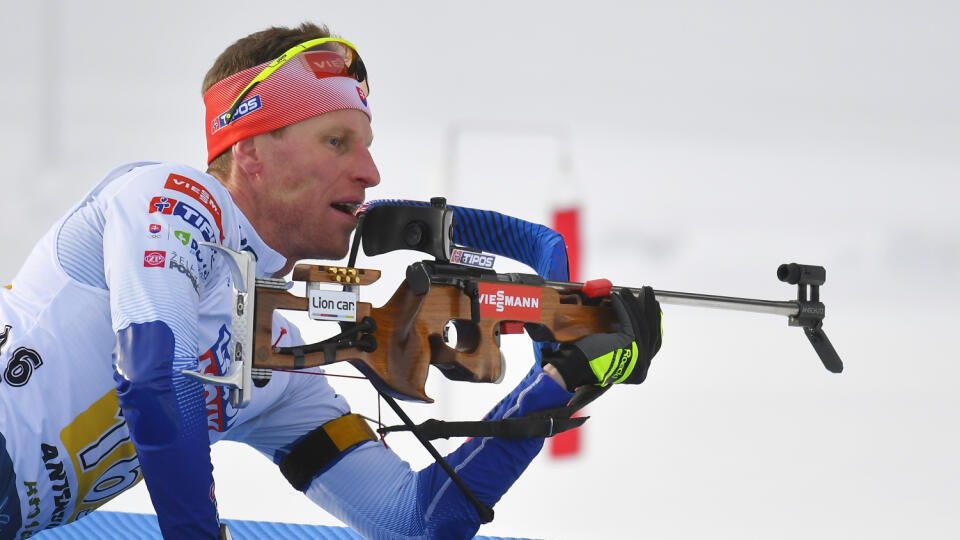 Na snímke slovenský biatlonista Martin Otčenáš na strelnici počas pretekov miešaných štafiet na 4x6 km na majstrovstvách sveta v biatlone v talianskej Anterselve 13. februára 2020. FOTO TASR - Michal Svítok