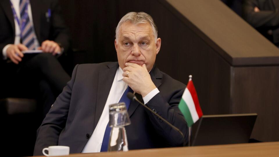 EBE 8 Brusel - Na snímke maďarský premiér Viktor Orbán počas mimoriadneho virtuálneho samitu lídrov Severoatlantickej aliancie v sídle NATO v Bruseli v piatok 25. februára 2022. FOTO TASR/AP
Hungarian Prime Minister Viktor Orban, center, attends a NATO leaders virtual summit at NATO headquarters in Brussels, Friday, Feb. 25, 2022. U.S. President Joe Biden and his NATO counterparts will seek Friday to reassure member countries on the alliance's eastern flank that their security is guaranteed as
