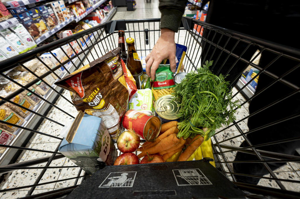 PRODUCTION - 14 April 2021, Berlin: A purchase lies in a shopping cart in a supermarket. The Federal Statistical Office announces the inflation rate for March 2021 on 15.04.2021. Photo: Fabian Sommer/dpa (Photo by Fabian Sommer/picture alliance via Getty Images)